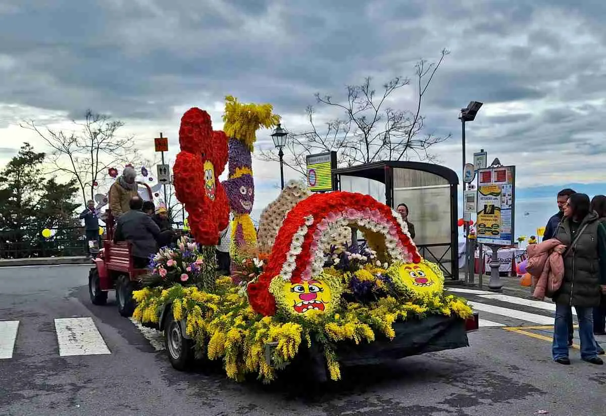Pieve Ligure in Festa: La Sagra della Mimosa tra Tradizione e Spettacolo 11 Living Liguria | carro fiorito sagra mimosa pieve ligure