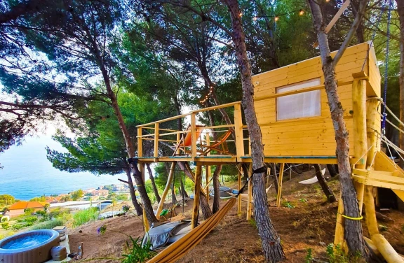 Dormire in una casa sull’albero in Liguria: natura, silenzio e vista mare 1 Living Liguria | casa sullalbero a san lorenzo al mare in liguria