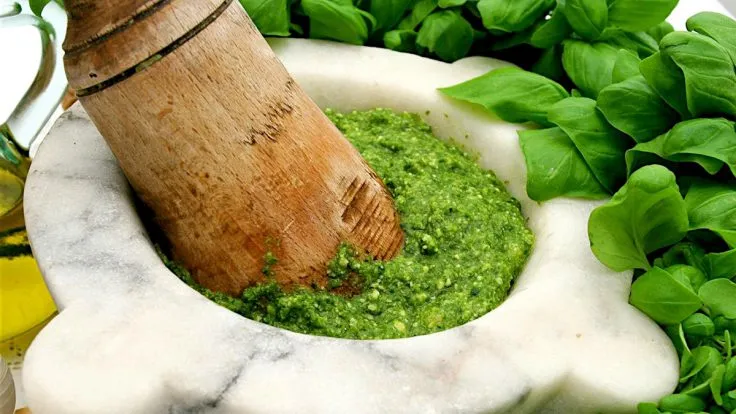 Festival del Basilico a Pra ’ : celebrazione del profumo ligure per eccellenza 4 Living Liguria | pesto nel mortaio e1477670455488.jpg
