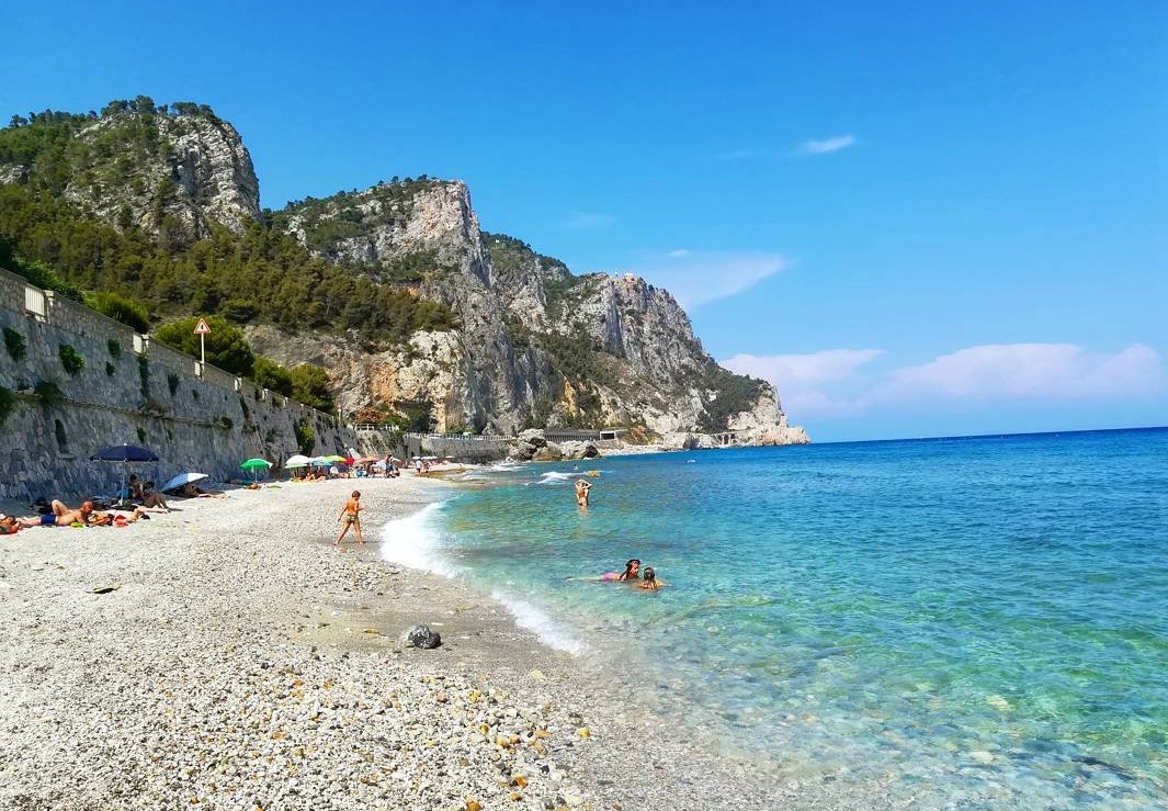 Varigotti e la Baia dei Saraceni: tra tutela ambientale e turismo consapevole 9 Baia dei Saraceni liguria