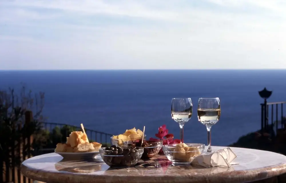 Wine & Olive Experience nella Riviera di Ponente: frantoi, cantine e agriturismi tra mare e colline 11 Living Liguria | Wine Olive