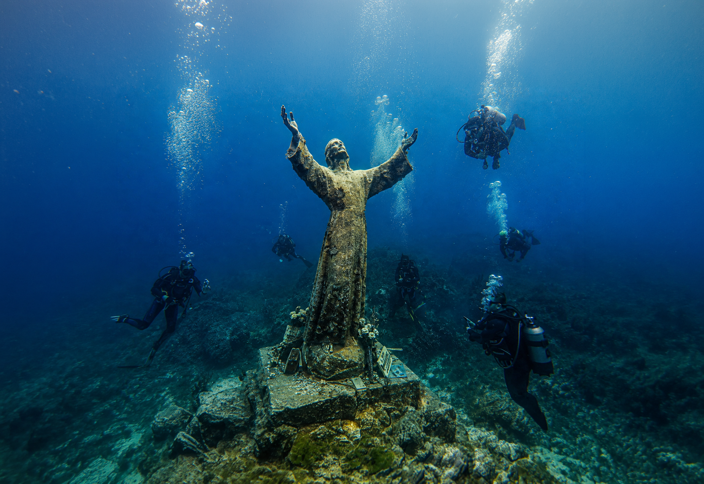 Cristo degli Abissi a San Fruttuoso: il gesto degli studenti UniGe emoziona la Liguria 12 Living Liguria | Cristo degli Abissi a San Fruttuoso